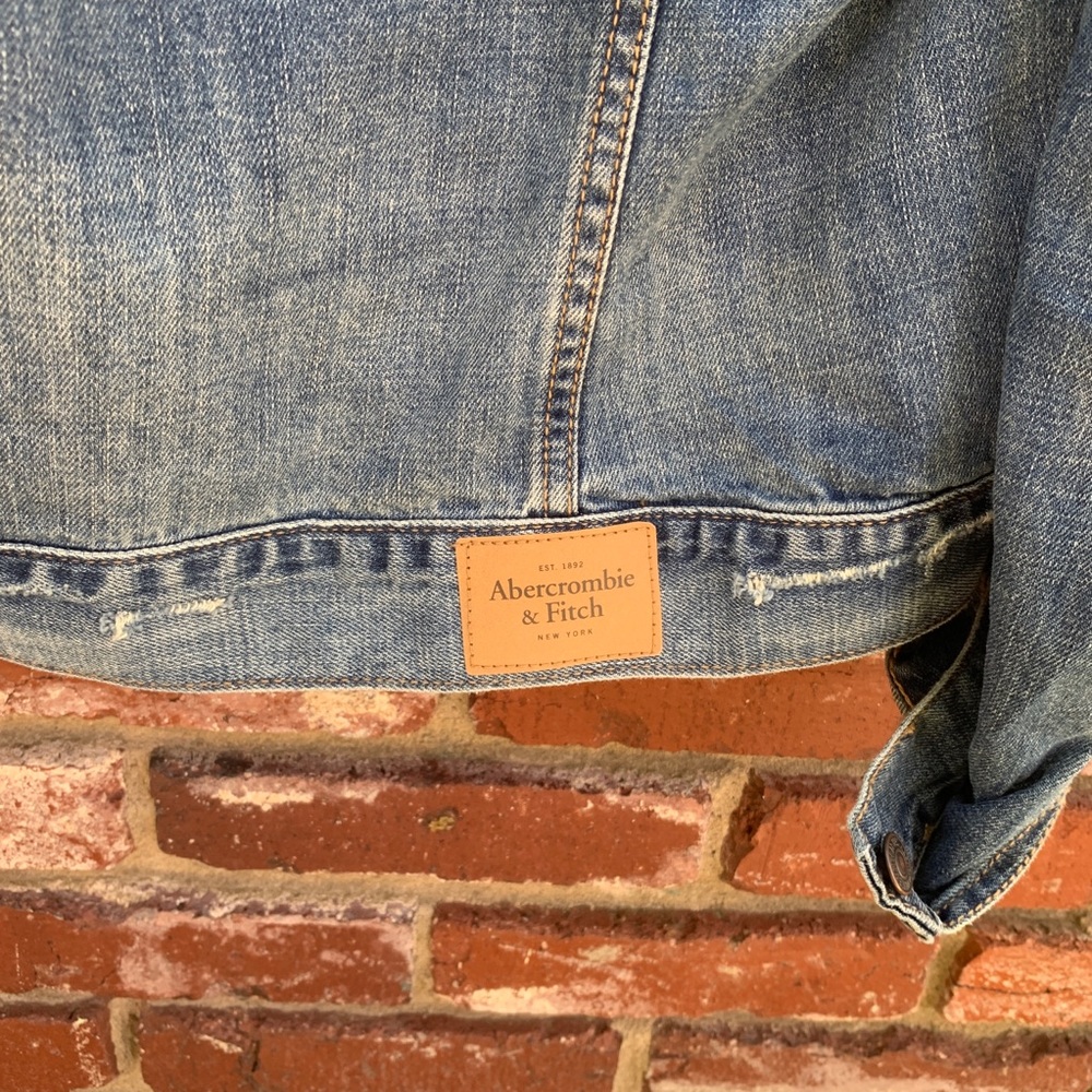 NWT Abercrombie & Fitch Denim Jacket - Picture 4 of 4